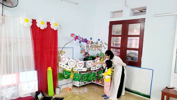 A person and a child in a room

AI-generated content may be incorrect.