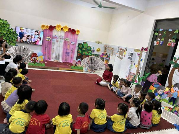 A group of children sitting on a red carpet

AI-generated content may be incorrect.